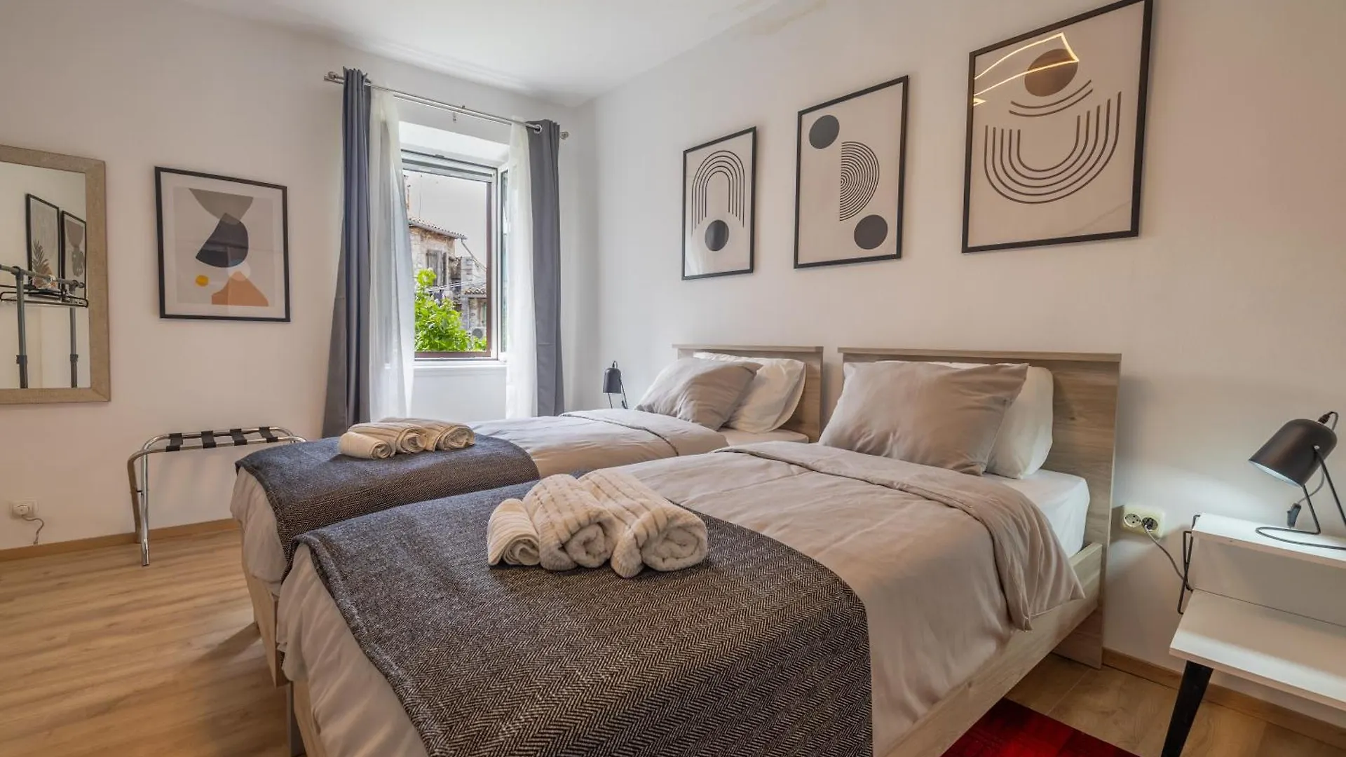Apartman Bella 罗维尼